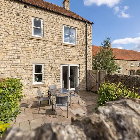 Hyland - In The Heart Of Helmsley